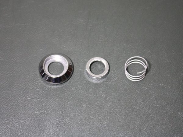 GHIERA E MOLLA MANIGLIA PORTA INTERNA DAIMLER V8